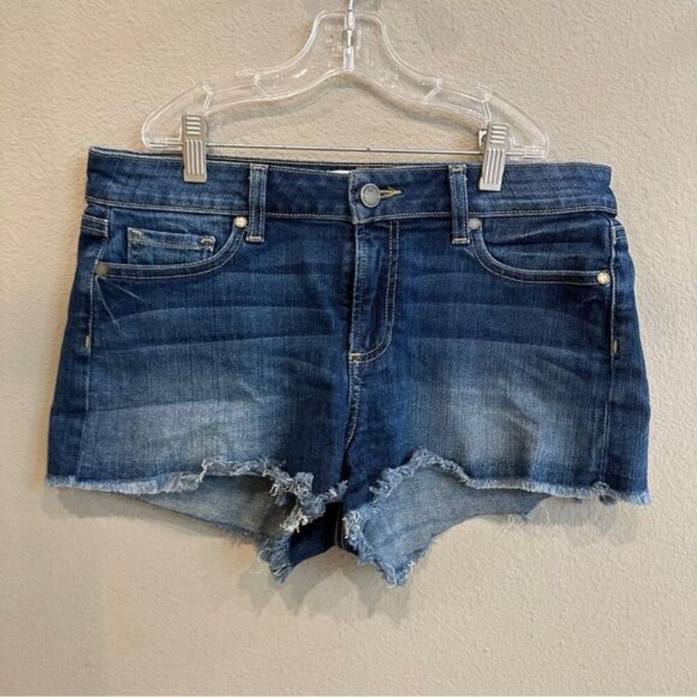 Paige | 27 | denim frayed jean shorts - Picture 2 of 6
